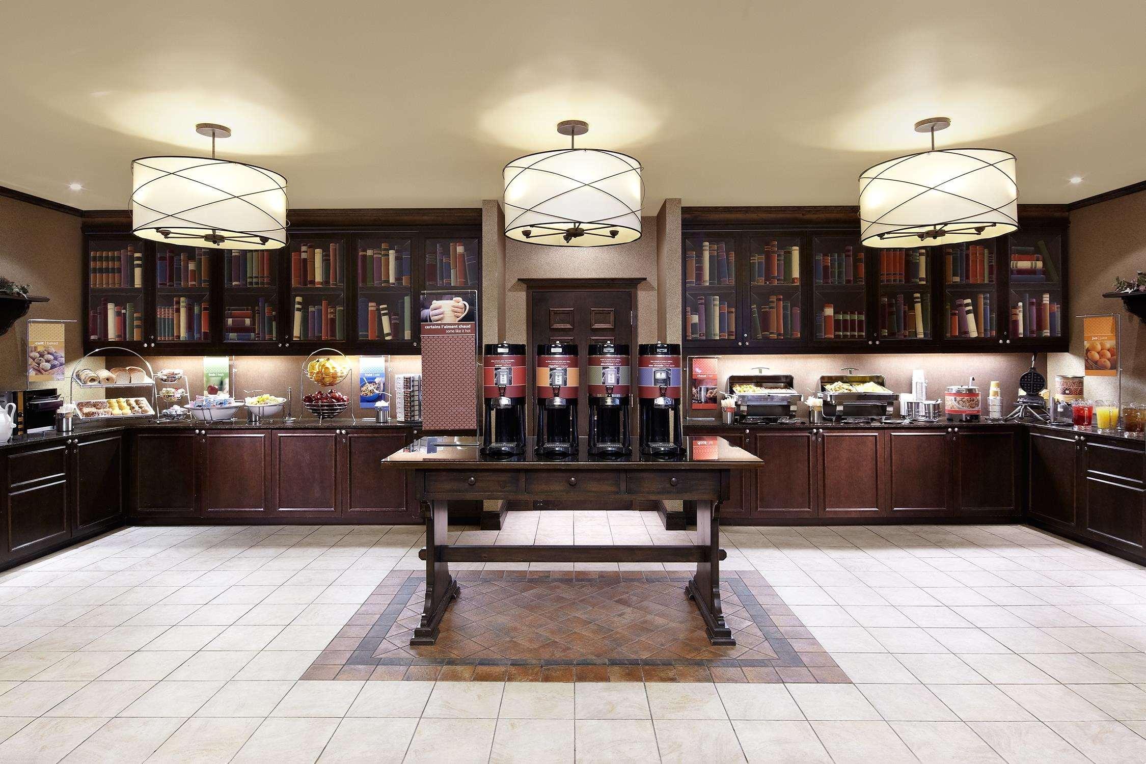 Hampton Inn & Suites Montreal-Dorval Restoran fotoğraf