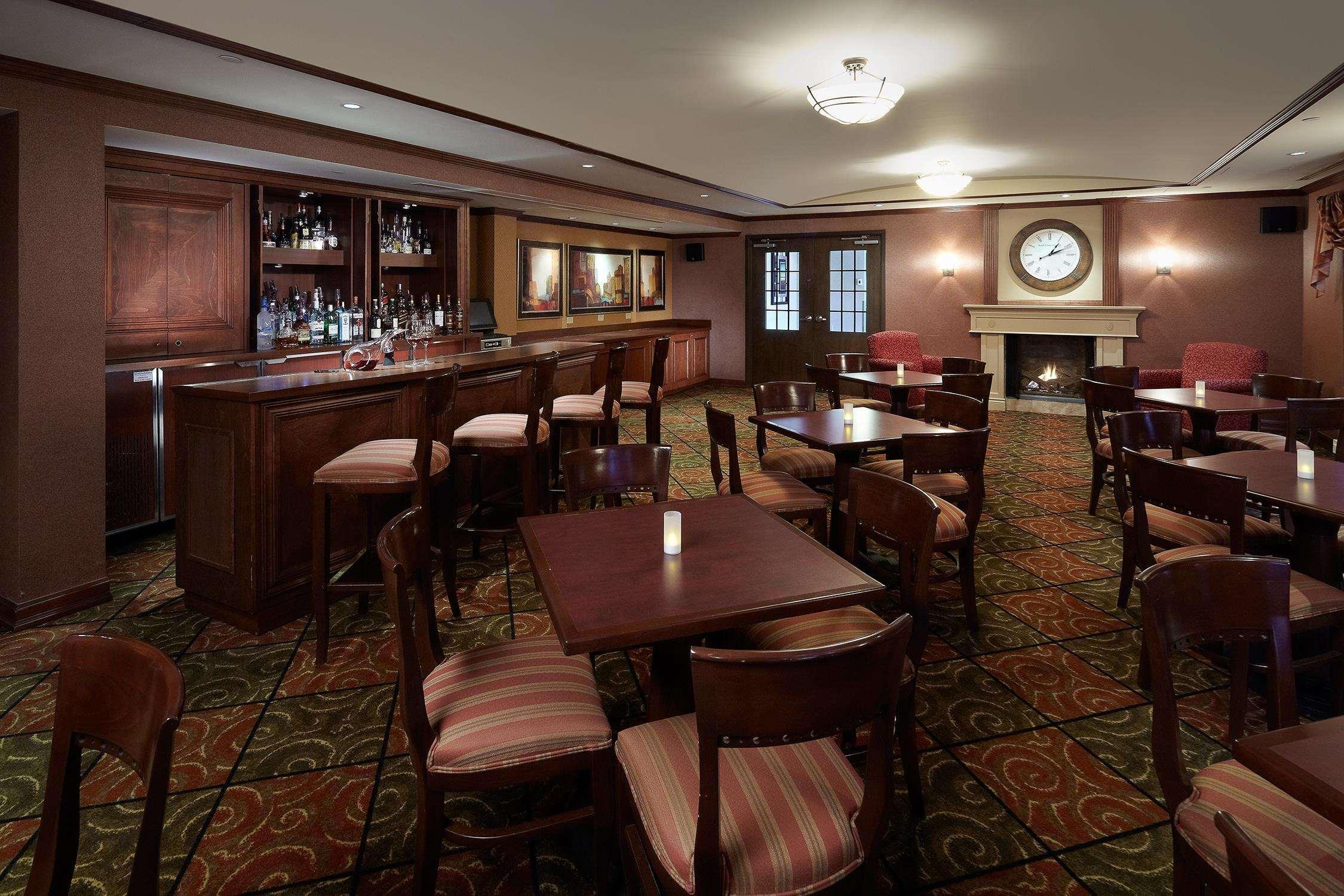 Hampton Inn & Suites Montreal-Dorval Restoran fotoğraf